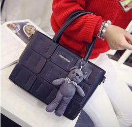 流行女包韩版时尚魔方拼接小熊挂件手提包小熊女包单肩斜跨包气质