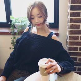 2016秋新款韩版蝙蝠袖吊带露肩一字肩毛衣女 套头宽松针织衫上衣