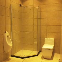 上海简易钢化玻璃隔断淋浴房钻石形平开门式沐浴房淋雨房定做浴房