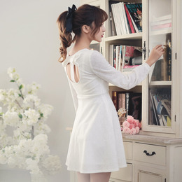 春装新款韩版圆领露背性感蝴蝶结收腰长袖蕾丝连衣裙白色高腰短裙