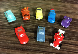 健达奇趣蛋内玩具正版汽车总动员赛车小汽车模型板牙拖线闪电麦昆