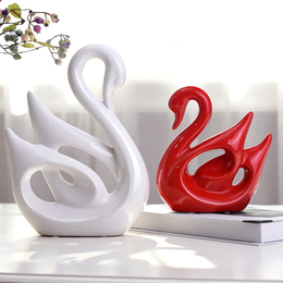 家居饰品新房装饰客厅陶瓷摆件结婚礼物实用红白天鹅情侣摆件