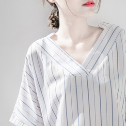 夏季新款韩版女学生时尚个性条纹V领镂空露背宽松休闲大码短袖t恤
